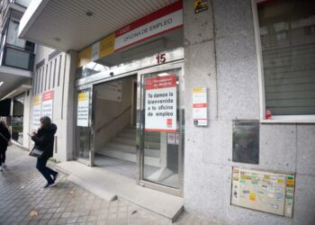 El paro cae en 28.739 personas en junio y baja de los 2,3 millones por primera vez en 18 años