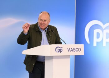 Tellado dice que el PSOE tiene “tantos imputados como diputados”