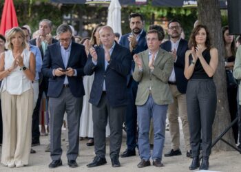 Tellado dice que Feijóo derogará la Ley de Memoria en su “primer Consejo de Ministros” y Ayuso celebra esa promesa