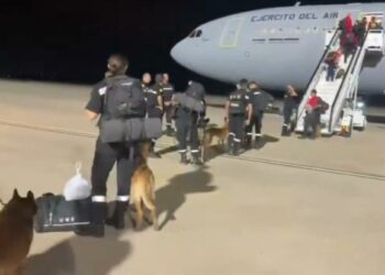 Aterriza en Venezuela el avión de Defensa con efectivos de la UME para apoyar las labores de rescate