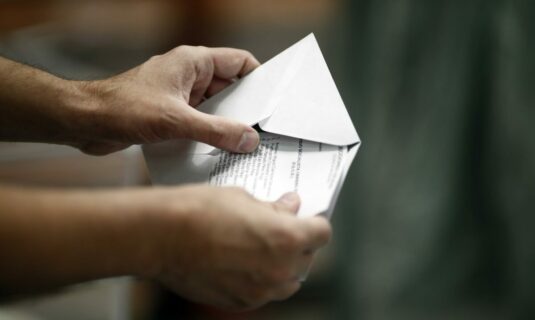 la jec estudia hoy peticiones para suspender el voto por correo de los emigrados y sobre la ley de nietos