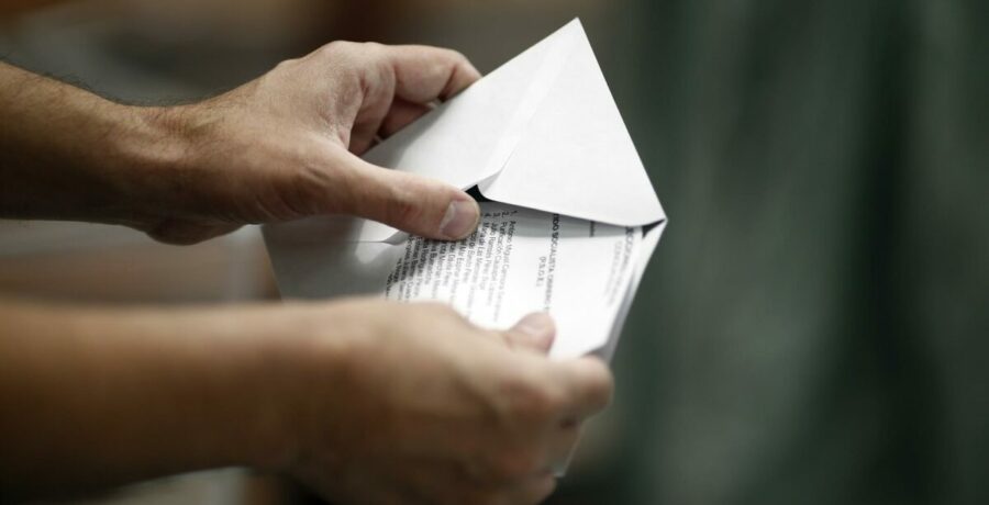 la jec estudia hoy peticiones para suspender el voto por correo de los emigrados y sobre la ley de nietos