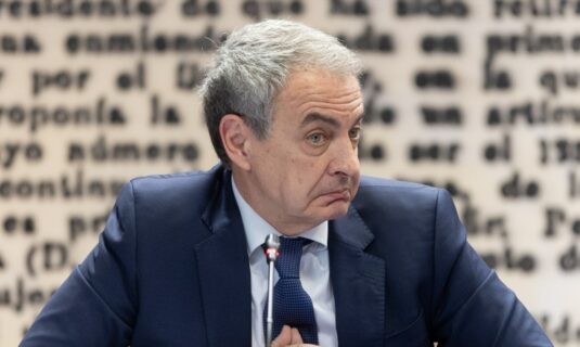 hacienda se persona contra zapatero por las joyas encontradas en su despacho
