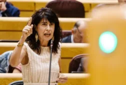 la ministra de igualdad critica que moreno situe a un hombre en el iam en sevilla y la junta la acusa de hipocresia