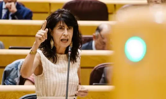 la ministra de igualdad critica que moreno situe a un hombre en el iam en sevilla y la junta la acusa de hipocresia
