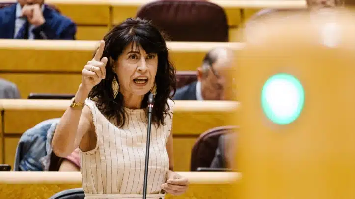 la ministra de igualdad critica que moreno situe a un hombre en el iam en sevilla y la junta la acusa de hipocresia