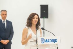 ayuso califica a sanchez de irresponsable y traidor por ceuta solo preocupado por intereses electoralistas