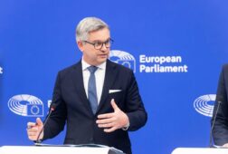 europa concluye que la union sera vulnerable mientras dependa de paises vecinos para proteger sus fronteras