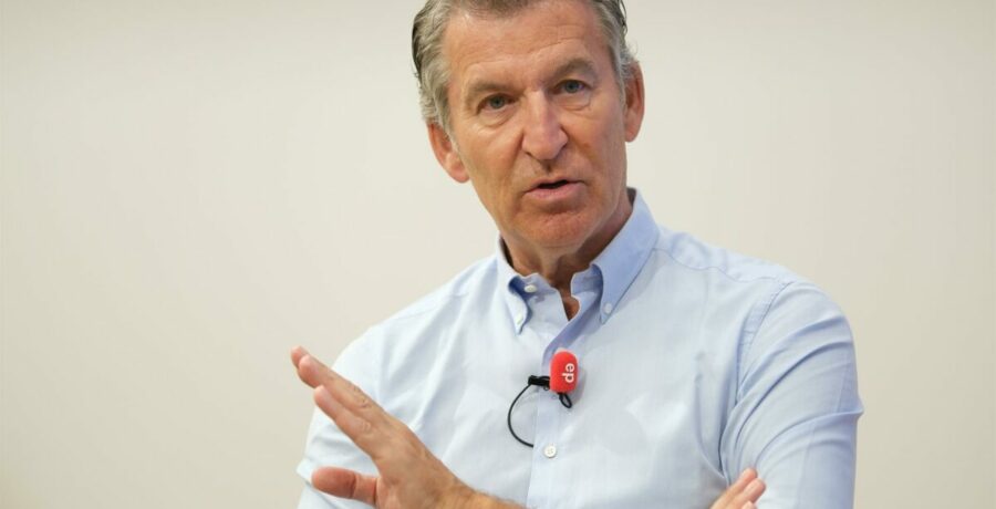 feijoo cree que el rey quiere ir a ceuta porque le corresponde y pide al gobierno que lo autorice