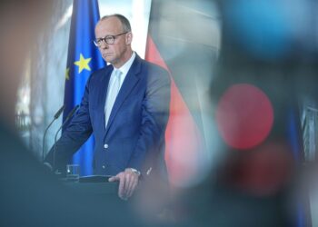Merz exige proteger las fronteras de la UE y pide que España devuelva a los migrantes llegados a Ceuta