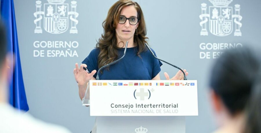 monica garcia visita hoy ceuta para abordar la situacion sanitaria tras la crisis migratoria
