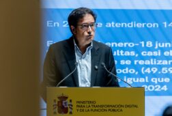 oscar lopez denuncia una montana de mentiras de ayuso sobre el atico en chamberi aqui lo que hay es cara dura