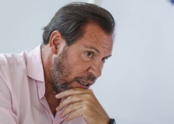 Puente, “indignado” con la “ofensiva” foto del Rey con Javier Negre