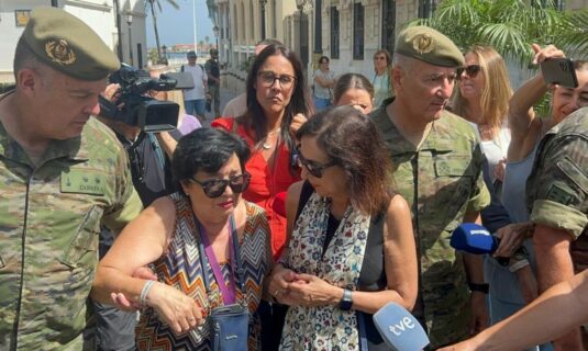 una vecina suplica a robles entre lagrimas que no abandone ceuta y traslada su miedo nos sentimos maltratados
