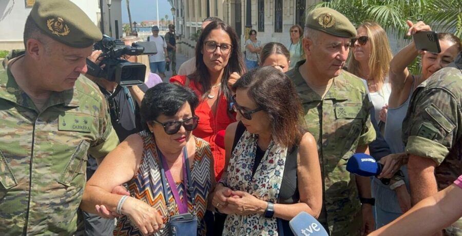 una vecina suplica a robles entre lagrimas que no abandone ceuta y traslada su miedo nos sentimos maltratados