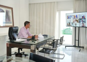 Sánchez preside este lunes una reunión telemática con varios de sus ministros para analizar la situación en Ceuta