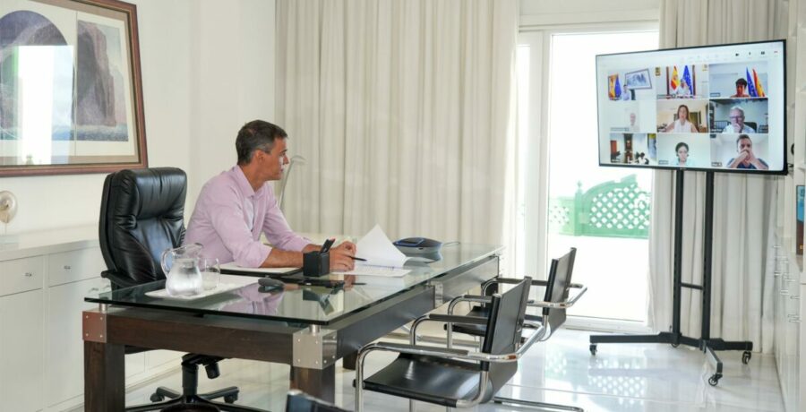 sanchez preside este lunes una reunion telematica con varios de sus ministros para analizar la situacion en ceuta