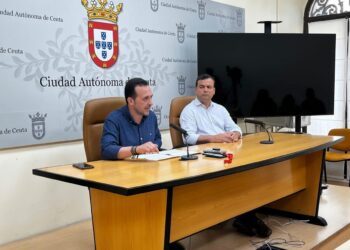 Vox exige al PP entrar en el gobierno de Ceuta y señala también a Vivas por su responsabilidad en la crisis