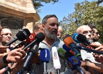 Abascal acusa al Gobierno de “delito de traición” en la crisis de Ceuta y le ve “sometido” a Marruecos