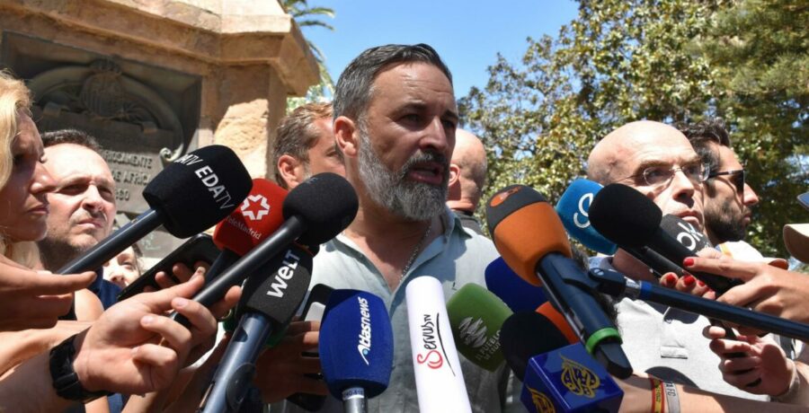 abascal acusa al gobierno de delito de traicion en la crisis de ceuta y le ve sometido a marruecos