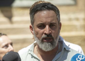 Abascal pide “militarizar permanentemente la frontera” de Ceuta ante la “invasión”