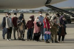 cinco anos despues los afganos llegados a espana tras el retorno de los taliban rehacen su vida pero no olvidan su pais