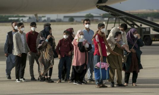 cinco anos despues los afganos llegados a espana tras el retorno de los taliban rehacen su vida pero no olvidan su pais