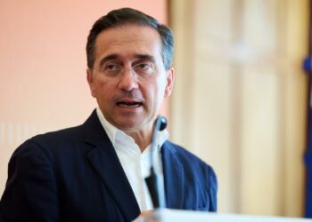 Albares recalca la “colaboración” de Marruecos para “intentar impedir” el “flujo de personas” sobre Ceuta