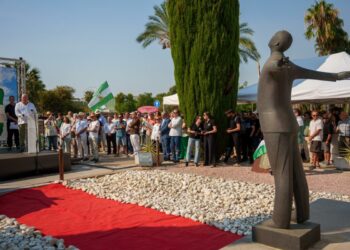 El PP andaluz asegura que Blas Infante “querría la vía andaluza” y la oposición habla de “traición” a su legado al pactar con Vox