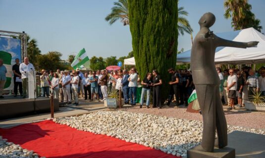 el pp andaluz asegura que blas infante querria la via andaluza y la oposicion habla de traicion a su legado al pactar con vox
