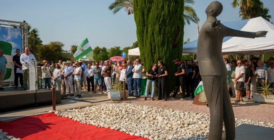 el pp andaluz asegura que blas infante querria la via andaluza y la oposicion habla de traicion a su legado al pactar con vox