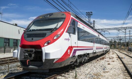 compromis pregunta al gobierno por que destina a cercanias valencia trenes usados en madrid en lugar de nuevos
