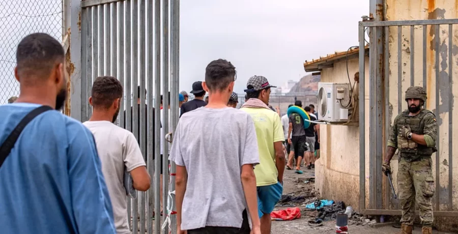 el gobierno informa de que 70 000 migrantes han salido ya de ceuta