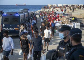 Ayuso asimila el “drama” de Ceuta con la entrada ilegal de 2,5 millones de personas a Madrid y carga contra el Gobierno