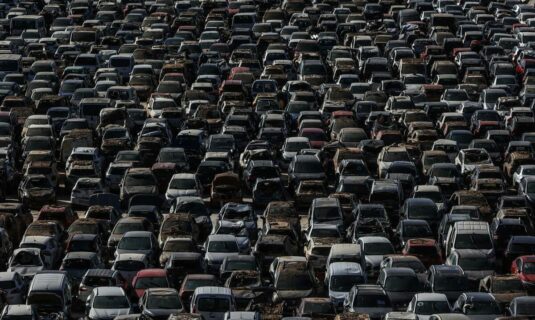 la ue aplica desde manana las reglas para que los coches tengan un 25 de plastico reciclado en 10 anos