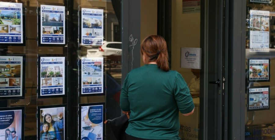 la compraventa de viviendas rompe con cinco meses de descensos y registra su mejor junio en 19 anos