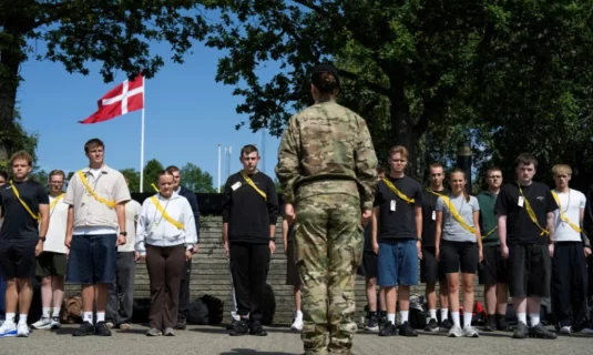 dinamarca inicia su nuevo servicio militar de 11 meses para jovenes
