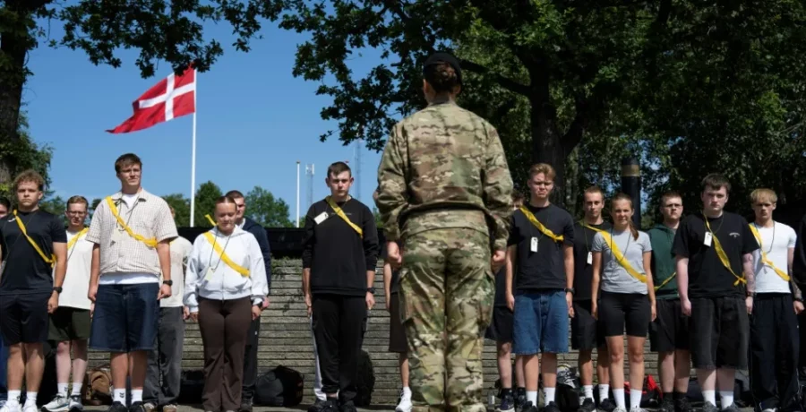 dinamarca inicia su nuevo servicio militar de 11 meses para jovenes