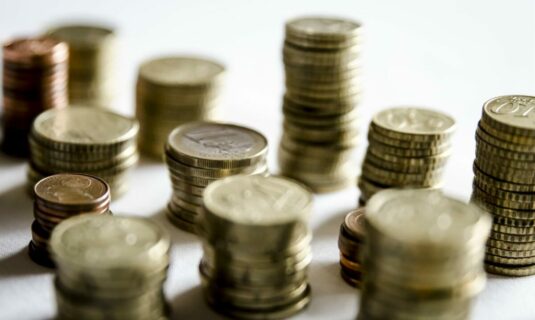 la subida de los salarios negociados en la eurozona se enfrio en el segundo trimestre segun bce