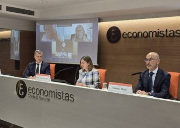 Los economistas estiman que la economía española crecerá un 2,4% en 2026