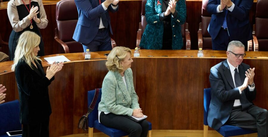 el psoe reprocha a ayuso que fiche a expresidentes de pp para que le apoyen con el atico y pagados por los madrilenos