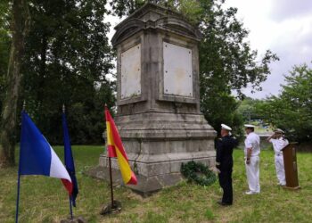 España traspasa a Francia la jurisdicción semestral de la isla de los Faisanes, el condominio más pequeño del mundo