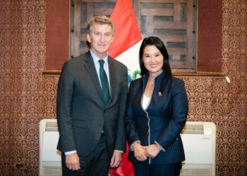 Feijóo se encuentra con Keiko Fujimori en la víspera de su toma de posesión como presidenta de Perú
