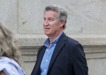 Feijóo acusa a Sánchez de urdir un programa “destituyente” contra la Nación, el Rey y las instituciones del Estado
