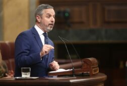 el pp lamenta que el gobierno no les haya llamado por ceuta y dejen a vivas solo gestionando la crisis