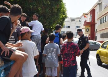 Bruselas avala el retorno a Marruecos de los menores migrantes no acompañados que permanezcan en Ceuta