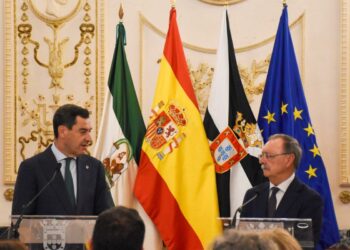 Moreno se compromete a “asumir los costes que haya que asumir” para promocionar a Ceuta tras la crisis migratoria