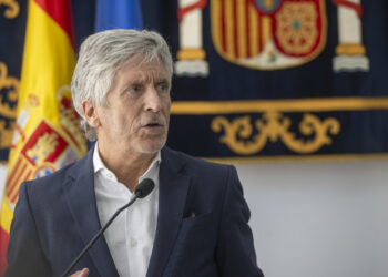 El ministro del Interior, Fernando Grande-Marlaska, atiende a los medios en la Delegación del Gobierno en Ceuta, a 8 de
