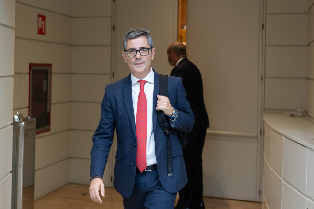 El ministro de la Presidencia, Justicia y Relaciones con las Cortes, Félix Bolaños, a su llegada a una sesión plenaria e