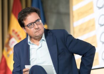 El ministro para la Transformación Digital y de la Función Pública, Óscar López, participa en un diálogo con el director